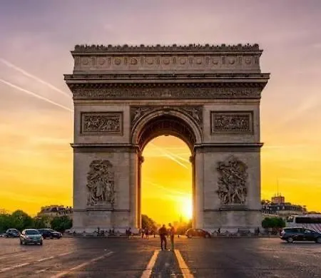 Arc De Triomphe/ Champs-elysees