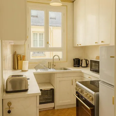 Arc De Triomphe/ Champs-elysees