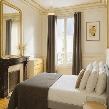 Apartment Arc De Triomphe/ Champs-elysees *