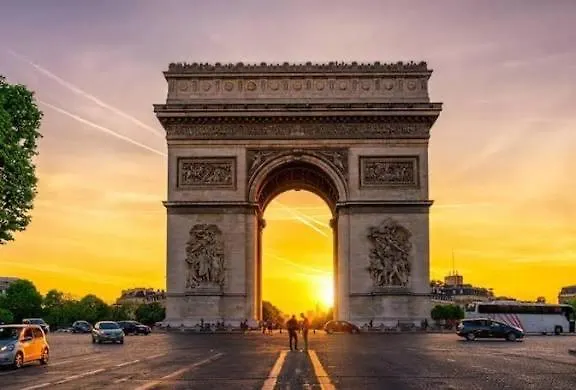 Arc De Triomphe/ Champs-elysees