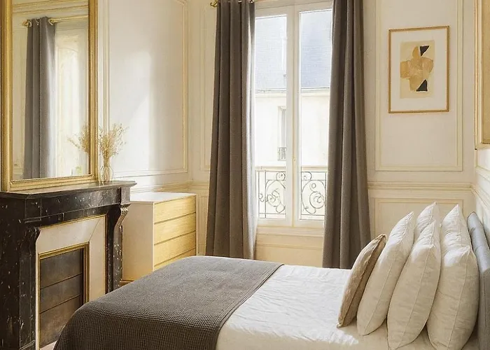 Apartment Arc De Triomphe/ Champs-elysees *
